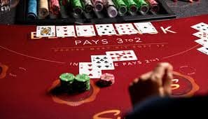 Live Domino QQ dealer at puzzel table with domino tiles and betting interface